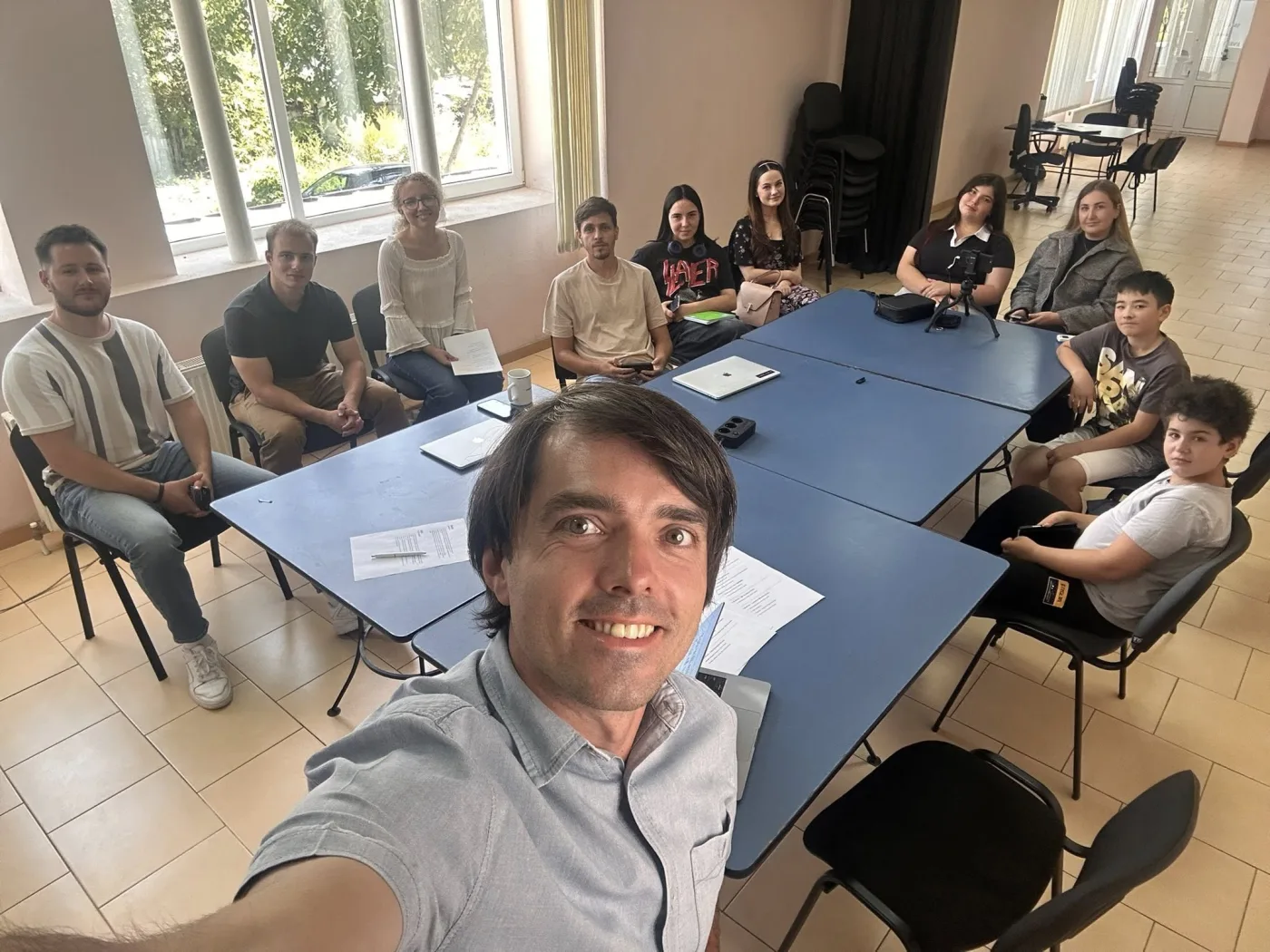 Grup de participanți la o întâlnire Kairos